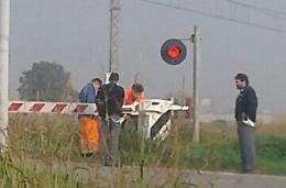 Caos sulla Cr-Fidenza: le sbarre restano giù, auto in coda e treni in ritardo