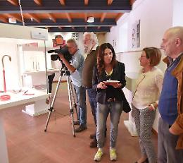 Troupe Rai alla mostra ‘121 impugnature d’ombrello’