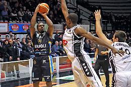 Vanoli, Johnson-Odom aggredito nel tentativo di sventare uno scippo ai danni della moglie