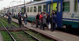 Treno cancellato, pendolari appiedati e proteste