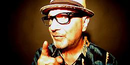 Sergio Caputo in concerto sul palco del Blue Note 
