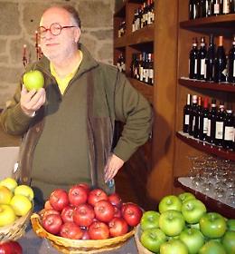 Edoardo Raspelli nelle Marche per il weekend de "Saperi e sapori della Mela Rosa"