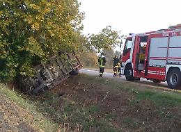 Fuori strada sulla Giuseppina, paura e due feriti