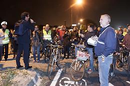Ciclabile Cavatigozzi, luci accese: in bici sicuri anche in notturna