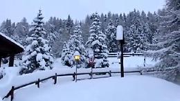 Livigno, cadono 40 cm di neve e il paesaggio è da cartolina natalizia