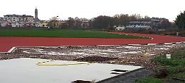 Pista di atletica, le nutrie 'corrono' sull'anello