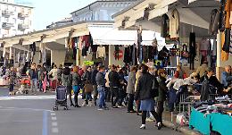 Mercato di via Verdi, piove e si allaga