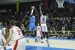 Vanoli in spolvero, Varese cede nel finale (68-66) 