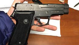 Trovò la pistola del padre e si sparò, genitore assolto dall'accusa di omissione