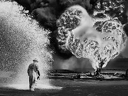 “Kuwait. Un deserto in fiamme” di Sebastião Salgado