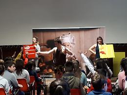 La media Virgilio a teatro... in inglese