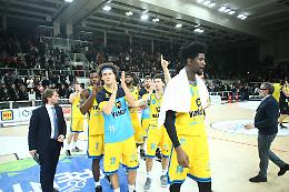 Trento scappa nell'ultimo quarto, Vanoli battuta 90-79