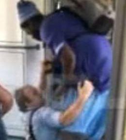 Capotreno aggredito: 'Ha gettato via la mia carta di credito'