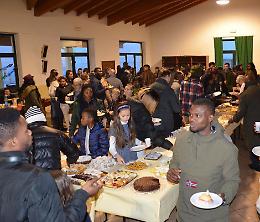 Giornata del migrante e del rifugiato, folla al Migliaro