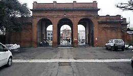 Urina al cimitero,  3 mila euro di multa
