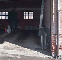Ladri in garage mentre i proprietari dormono