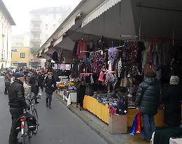 Mercato, "Via chi non paga il canone"