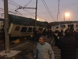 L'incidente ferroviario a Pioltello nelle foto dei pendolari