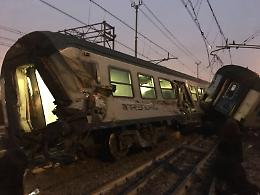 Treno deragliato, perquisite Trenord e Rfi