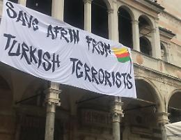 Striscione contro la Turchia appeso sulla Bertazzola