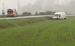 Fuori strada col furgone, ferito un 55enne