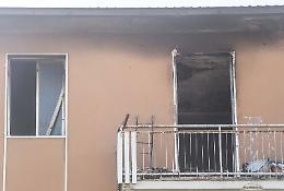 Appartamento a fuoco, uomo rimane intossicato