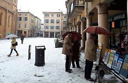 Neve, disagi e polemiche. Diversi incidenti di lieve entità