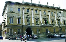 "La casa è lontana da lavoro e scuola"