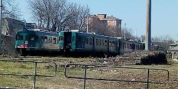 S. Ambrogio, nel ‘cimitero’ dei treni tra bivacchi, sporcizia e degrado