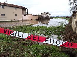 Tracima il canale Menasciutto, allagamenti: pompieri in azione