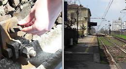 Il bullone ‘spanato’ sui binari della Cremona-Treviglio