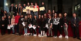 Premiata la capacità di approfondire. La riflessione nasce in teatro