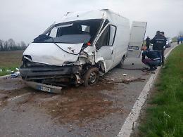 FOTO Furgone fuori strada, due morti a Trigolo