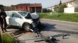 FOTO Tremendo schianto frontale tra auto e camion a Trescore