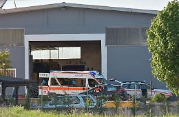 Cade da una scala in un capannone, lesioni lieve
