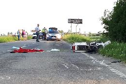 Scontro tra scooter e Vespa, due feriti gravi