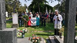 Messa per il duce: saluti romani, canti e inni