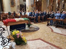 In tanti per l'ultimo saluto a  Coppetti, artista e intellettuale libero