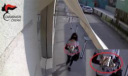 Parrucchiera derubata del portafogli, denunciata 34enne