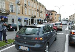 Tamponamento fra quattro auto, due persone ferite