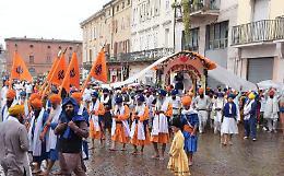 FOTO  La sfilata dei Sikh a Casalmaggiore per il Vaisakhi
