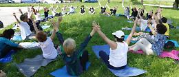 Yoga della Risata a Vho: 'Più ridi senza motivo e più stai bene'