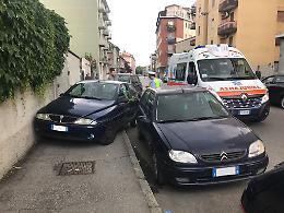 Perde il controllo dell'auto, 60enne ferito in via Giordano