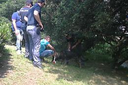 Agenti e cani antidroga  prima a scuola, poi ai giardini pubblici