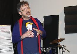 'Sparate del pianista', Rocco Tanica incanta il Centro Musica Pizzighettone