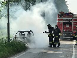 Smart a fuoco, traffico in tilt