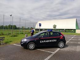 Giocatore di calcio viene espulso e aggredisce l'arbitro 
