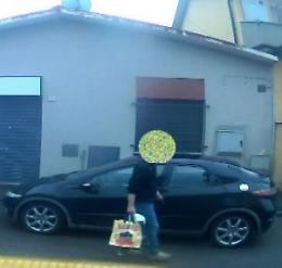 Danneggia auto in sosta, denunciato 