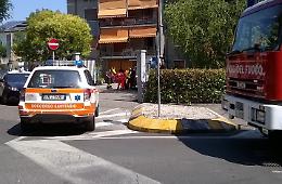Fiamma su un nido d'api, gravi ustioni per un pensionato