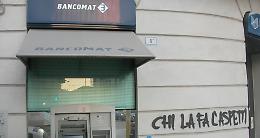 Assalto anarchico alla banca, gli imputati risarciscono 400 euro 